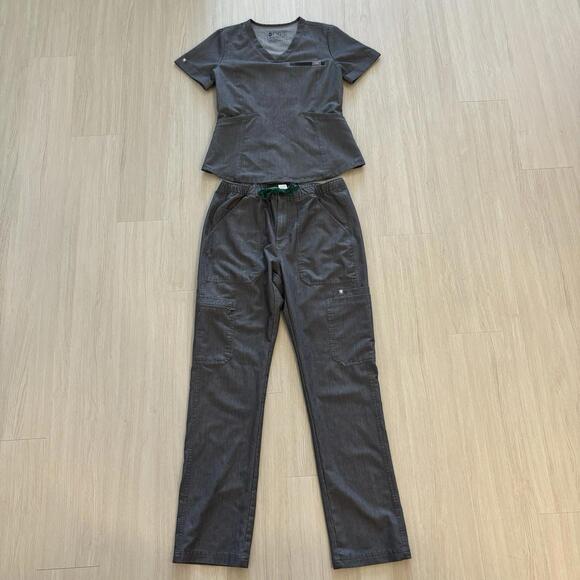 Women’s FIGS Scrub Set - Grey Color - Size S/XS - Nursing/medical Scrubs - Picture 1 of 8